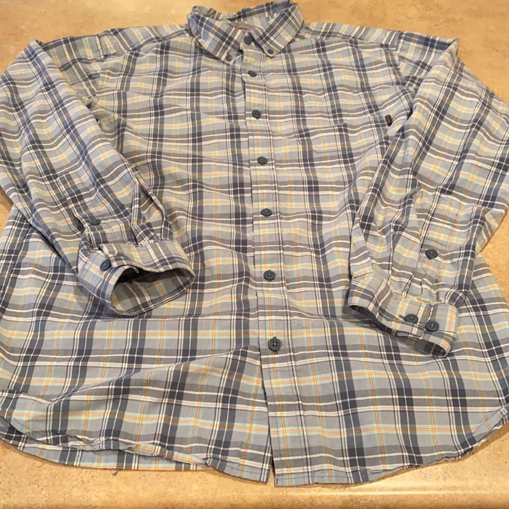 Men’s Columbia shirt size medium